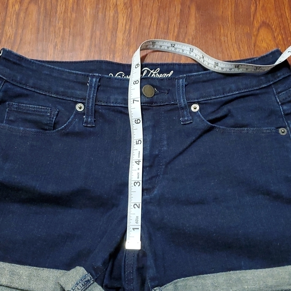 Universal Threads Shorts Size 6 - Picture 5 of 7
